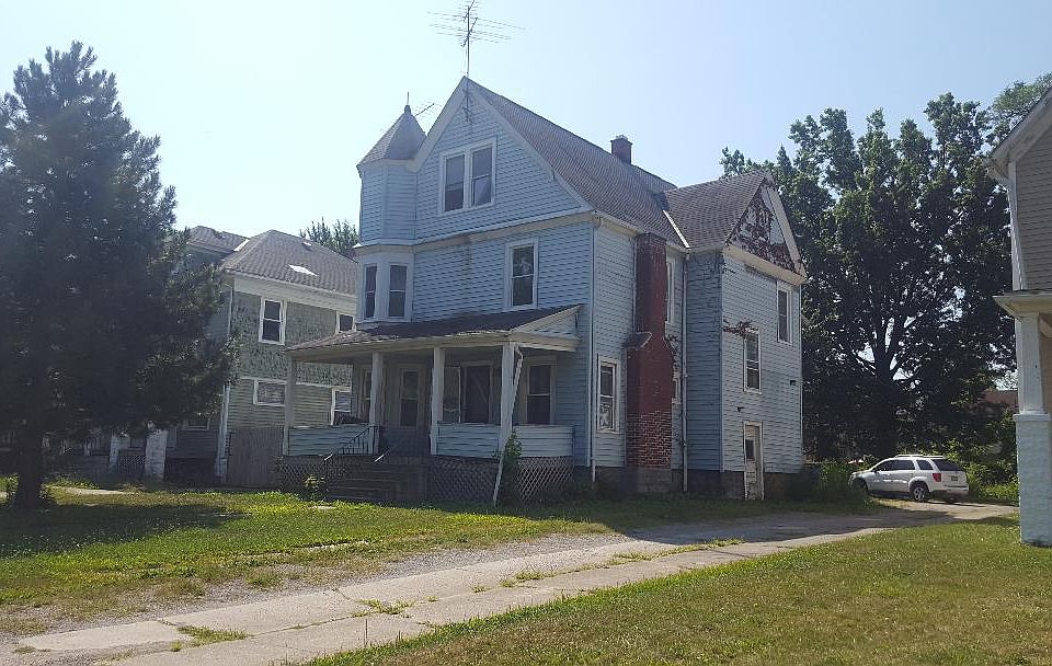 1st image of 1840 E 31st St