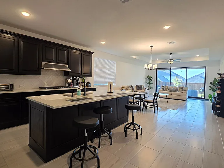 1513 Larson Ln — Photo 10