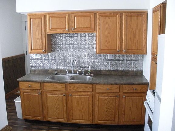 Updated Kitchen, Gas Range