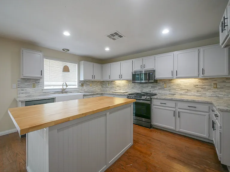 3476 Hawthorne Dr — Photo 9