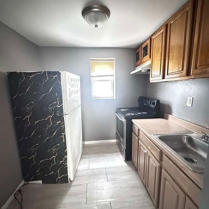 1st image of 501 Kennedy Blvd #1L