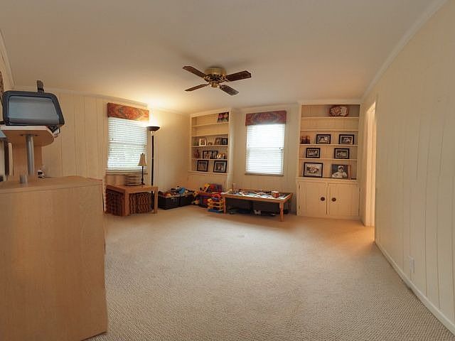 Den or guest room 2