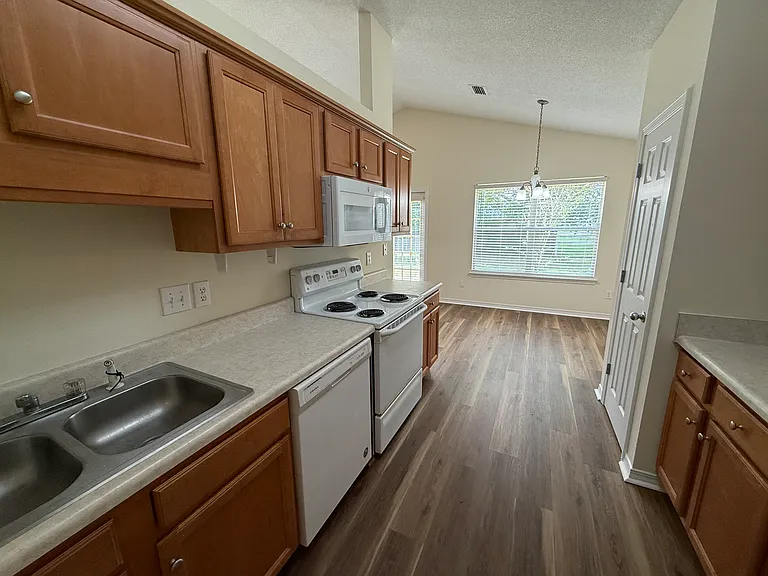 104 Kemper Ln — Photo 7