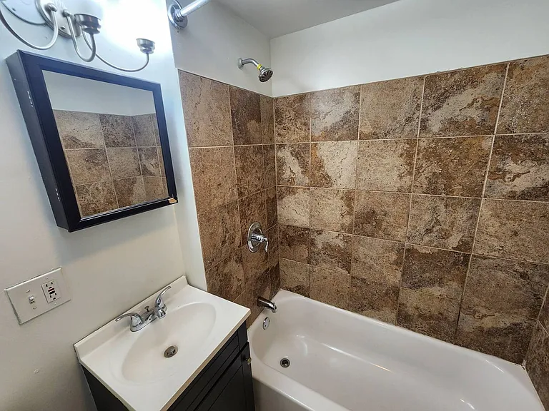 106 W Grace St — Photo 8