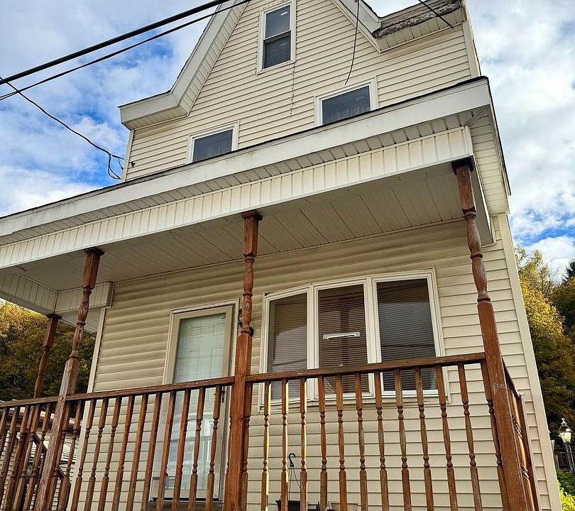 1st image of 924 Brock St