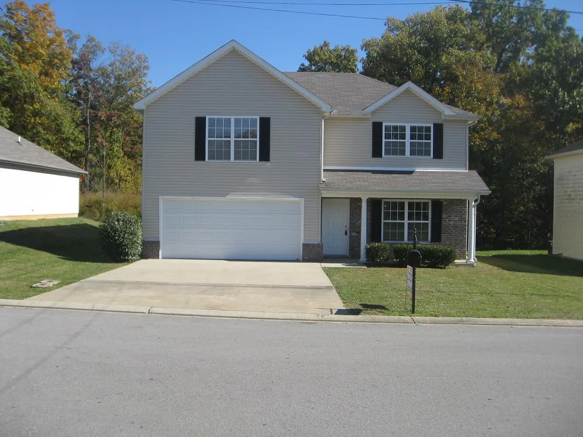 4 bed, 2.5 bath, 2200 sqft, $2,100 — Photo 1