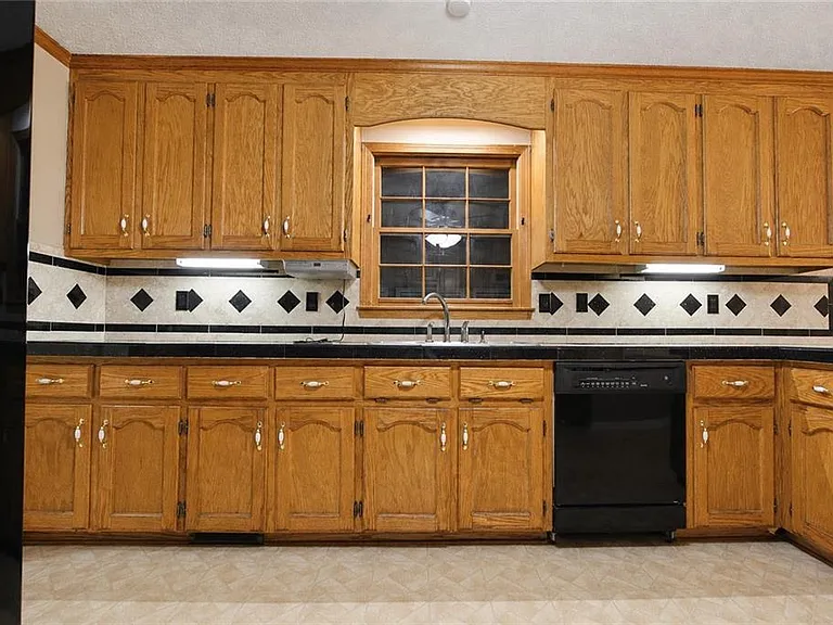 818 Springlake Rd — Photo 7