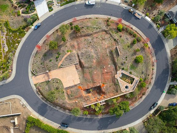 2nd image of 25 Greenbriar Circle
