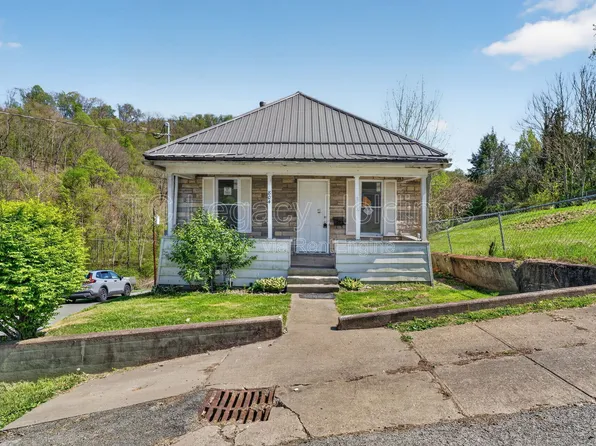 804 Illinois Ave, Nutter Fort, WV 26301