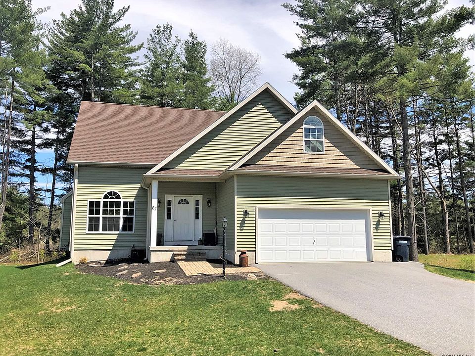 1st image of 67 Richmond Hill Dr