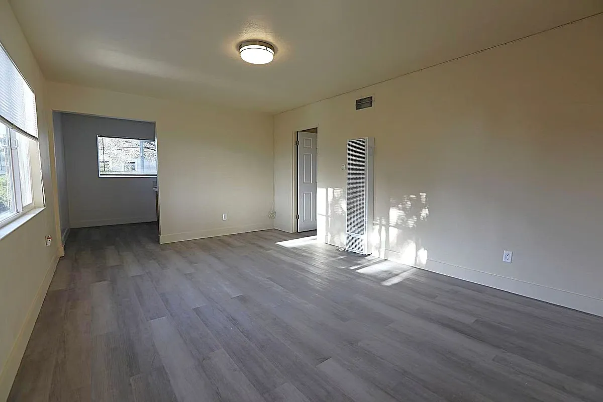 Building Photo - 2 bedroom, 1 bath with laminating flooring