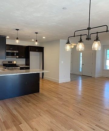 4th image of 100 Lebaron Blvd #12