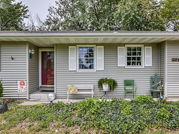 4th image of 204 Charles Dr