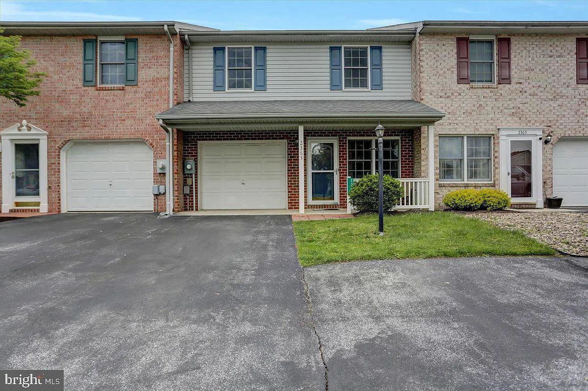 3 bed, 2.5 bath, 1680 sqft, $1,795 — Photo 2