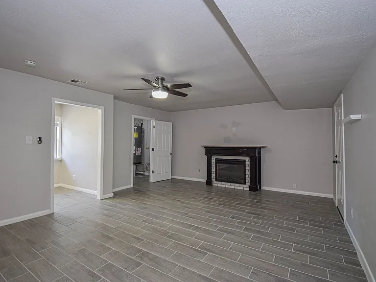 205 Tanglewood Rd — Photo 29