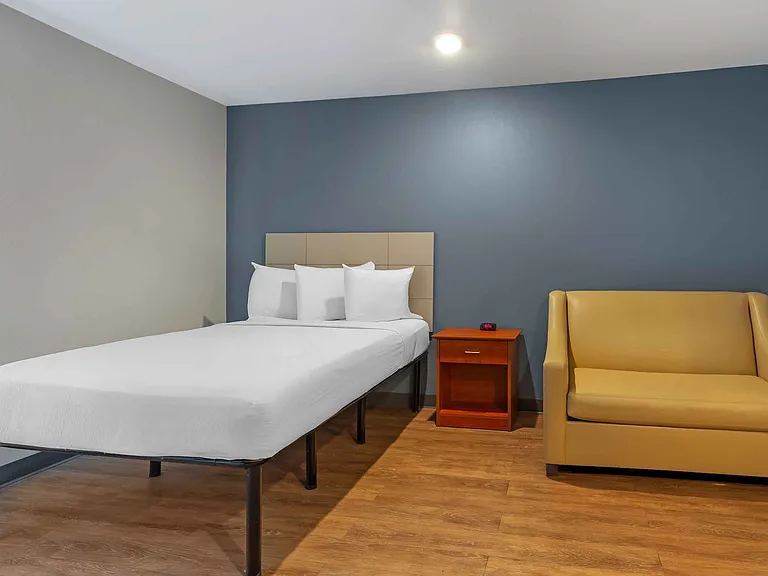 Deluxe Studio - 1 Full Bed
