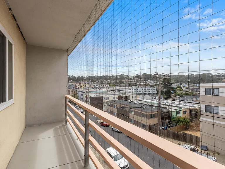 The Edgeworth Apartments — Photo 28