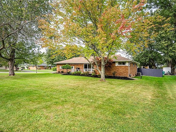 3rd image of 3 Hazel Ct