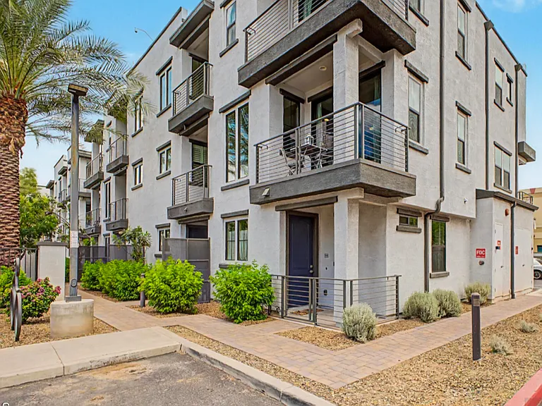 2090 S Dorsey Ln #1030 — Photo 1