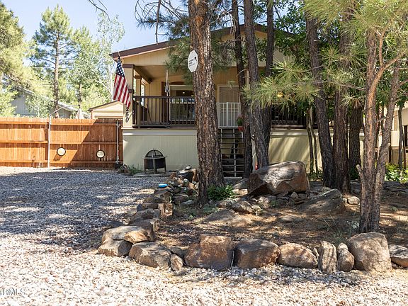 3rd image of 260 E OAK Drive