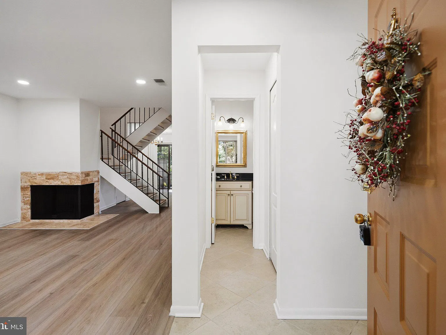 3 bed, 2.5 bath, 1349 sqft, $2,995 — Photo 3