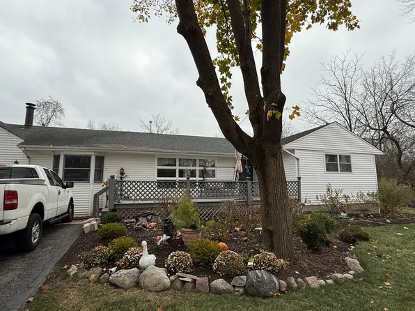 7 Lincoln Ave, Round Lake, IL 60073