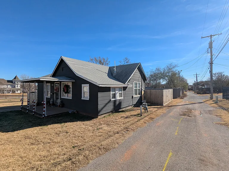 116 E Kee St — Photo 3