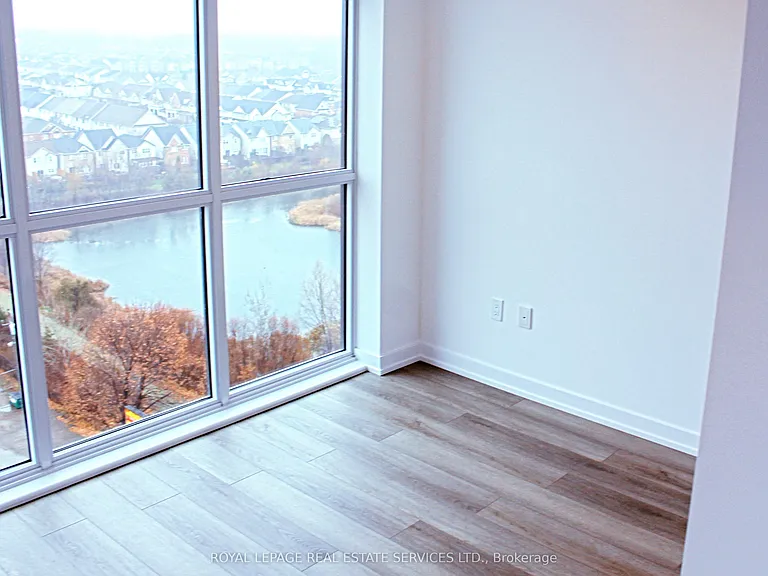 460 Dundas St E #1102 — Photo 10