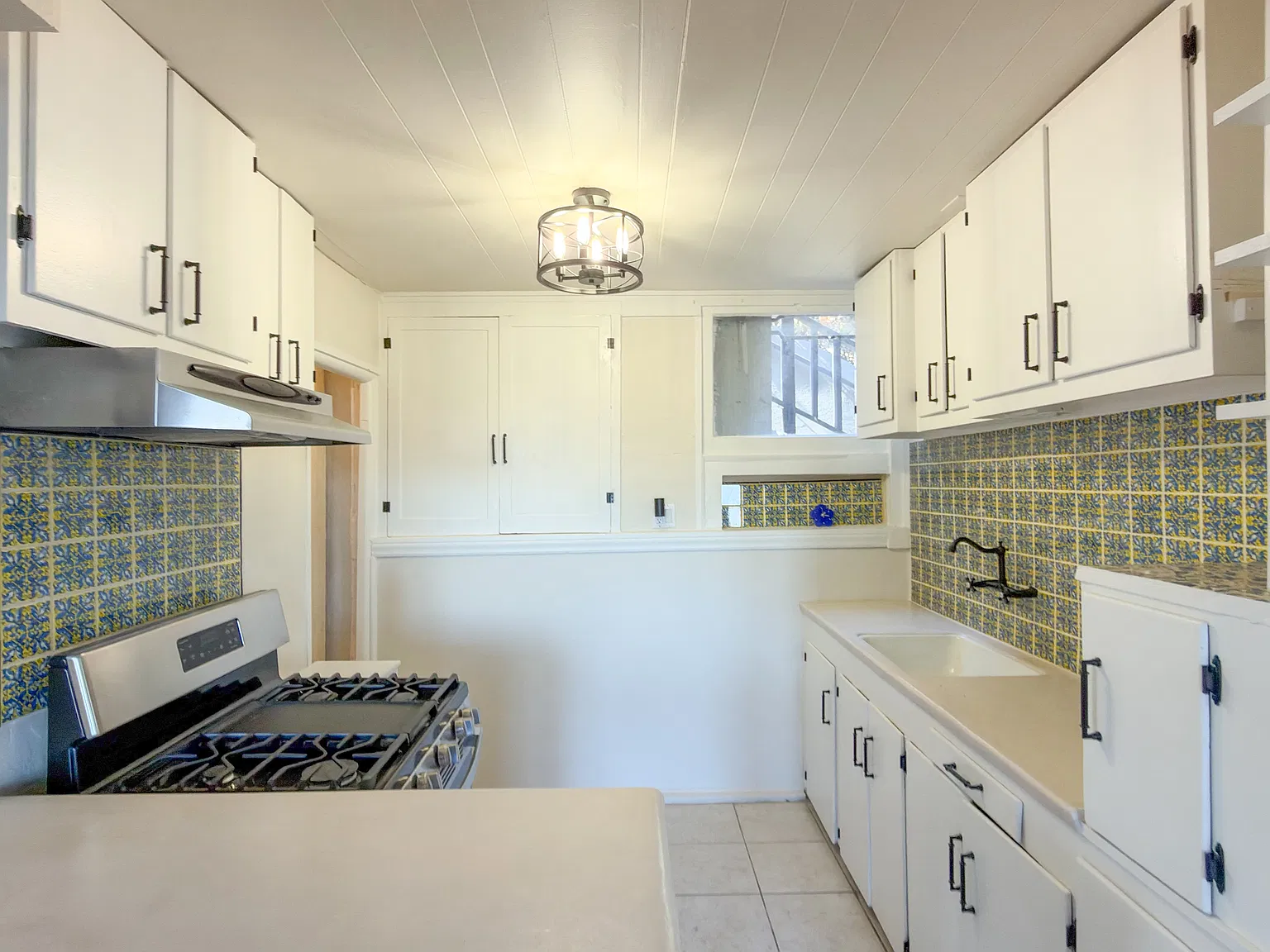 2 bed, 850 sqft, $4,000 — Photo 2
