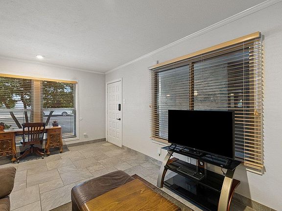 5th image of 505 W 7th St APT 115