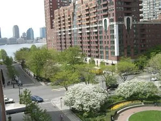 Rented by Douglas Elliman | media 15