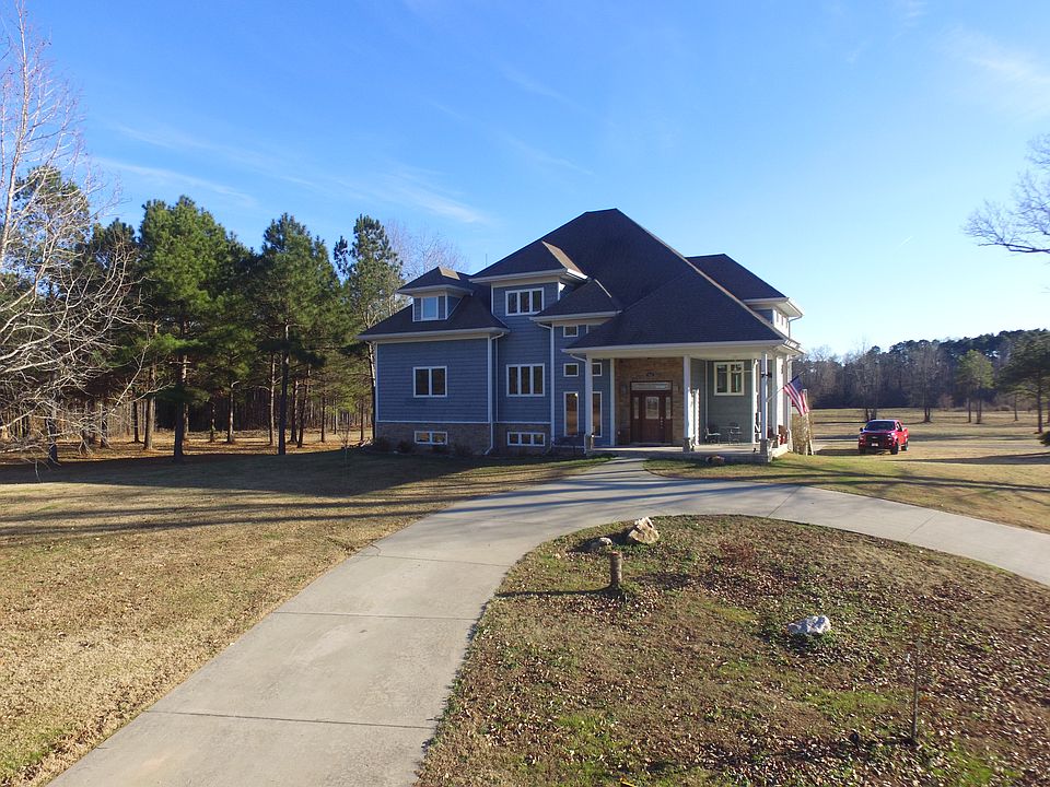 1st image of 900 Kelly Dr