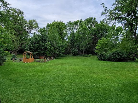 2nd image of 2234 N Glenbrook Ln