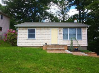 182 Rollins Trl, Hopatcong, NJ 07843