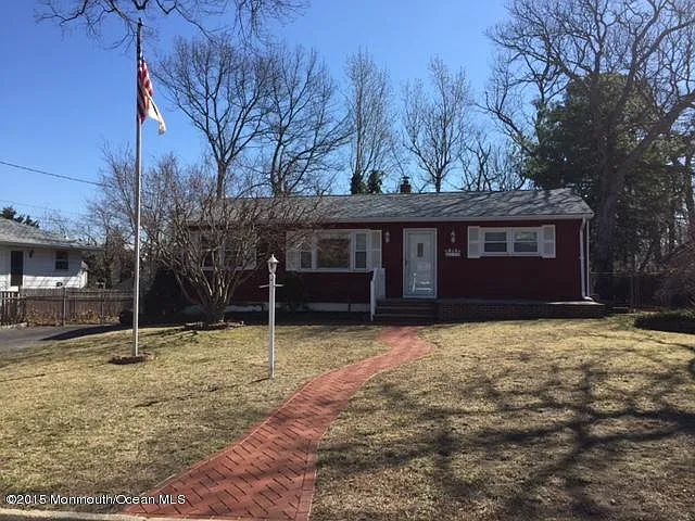130 Maple Ave photo 1
