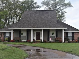 121 Hanging Moss Ln, Benton, LA 71006