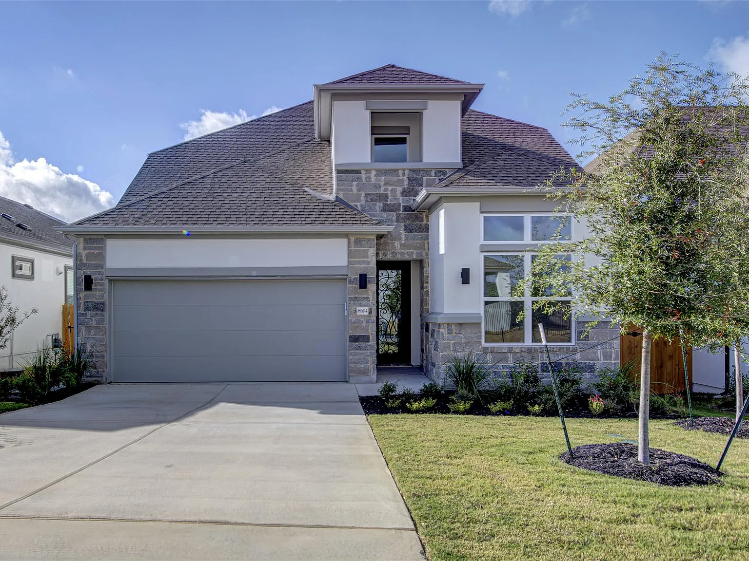 5 bed, 4.0 bath, 3072 sqft, $3,190 — Photo 2