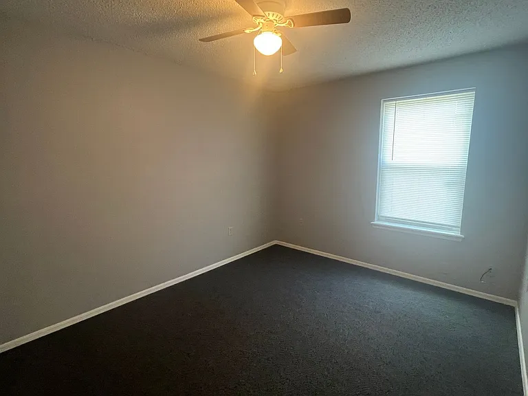2207 S Hartford Cv — Photo 10