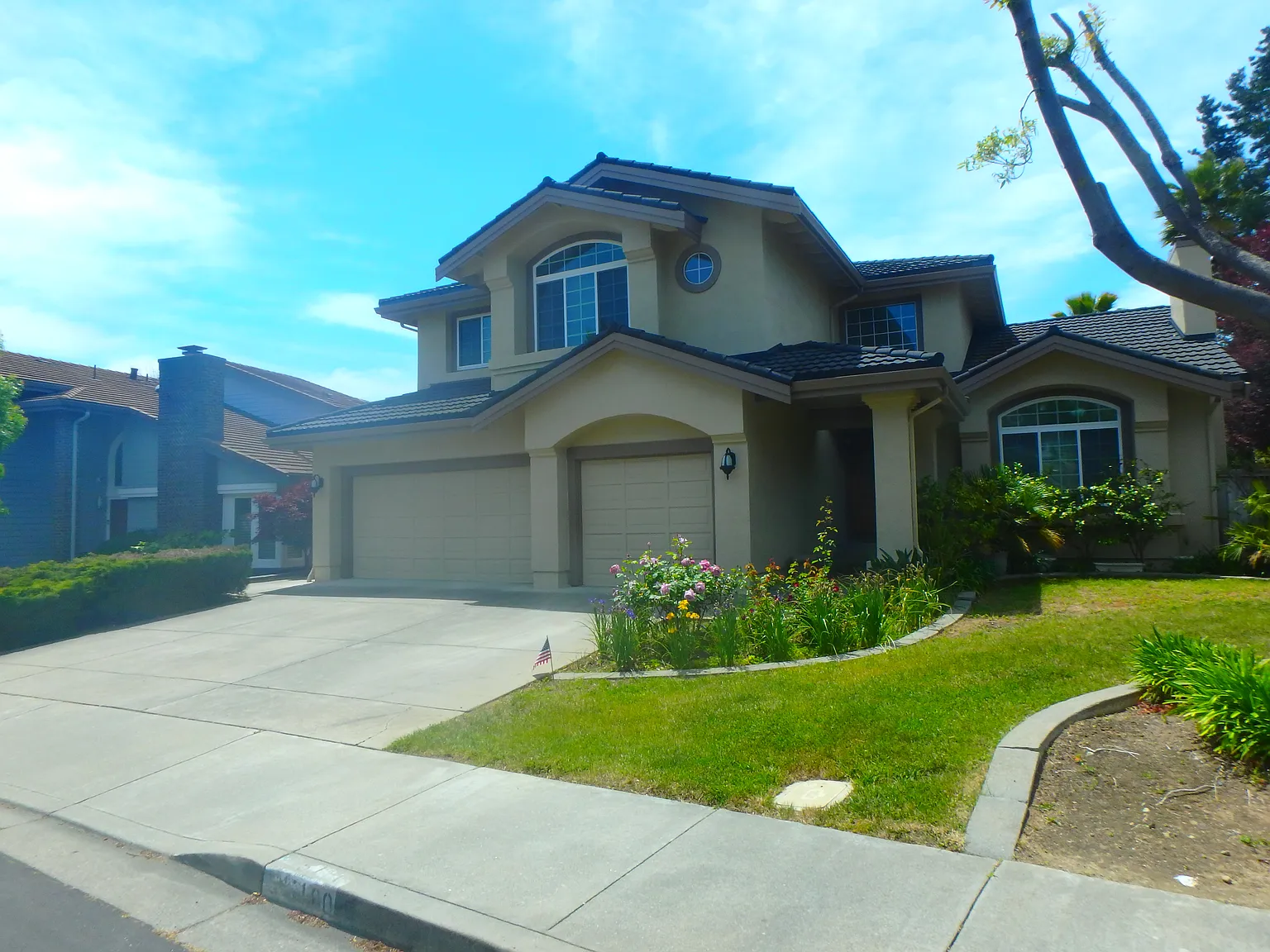 5 bed, 3021 sqft, $6,495 — Photo 2
