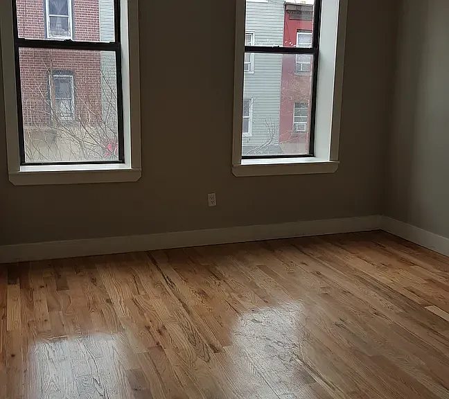 144 Manhattan Ave #3L — Photo 2