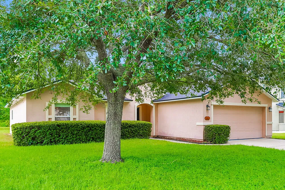 3 bed, 2.0 bath, 1708 sqft, $2,120 — Photo 3