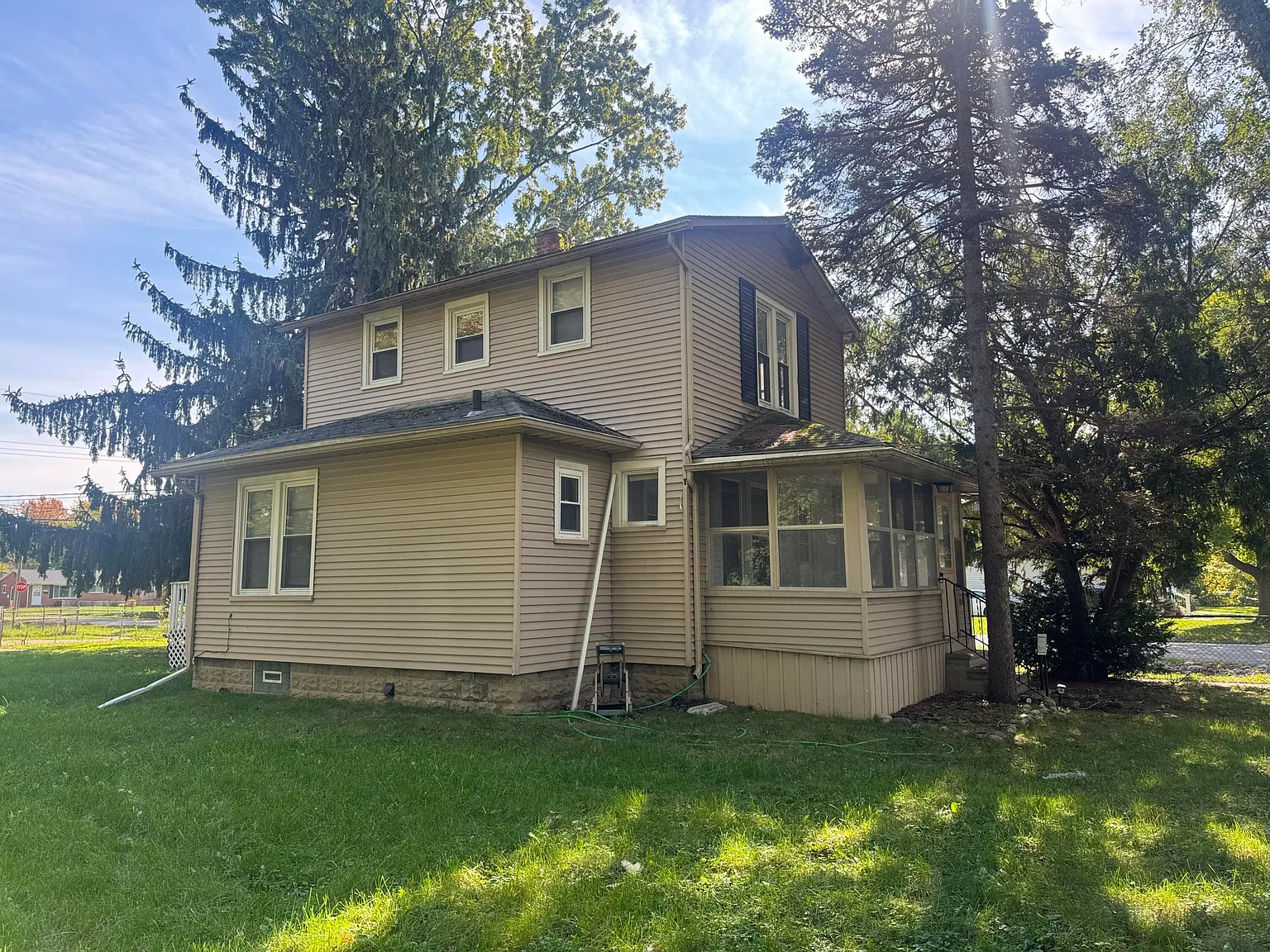 3 bed, 2.0 bath, 1128 sqft, $1,800 — Photo 3