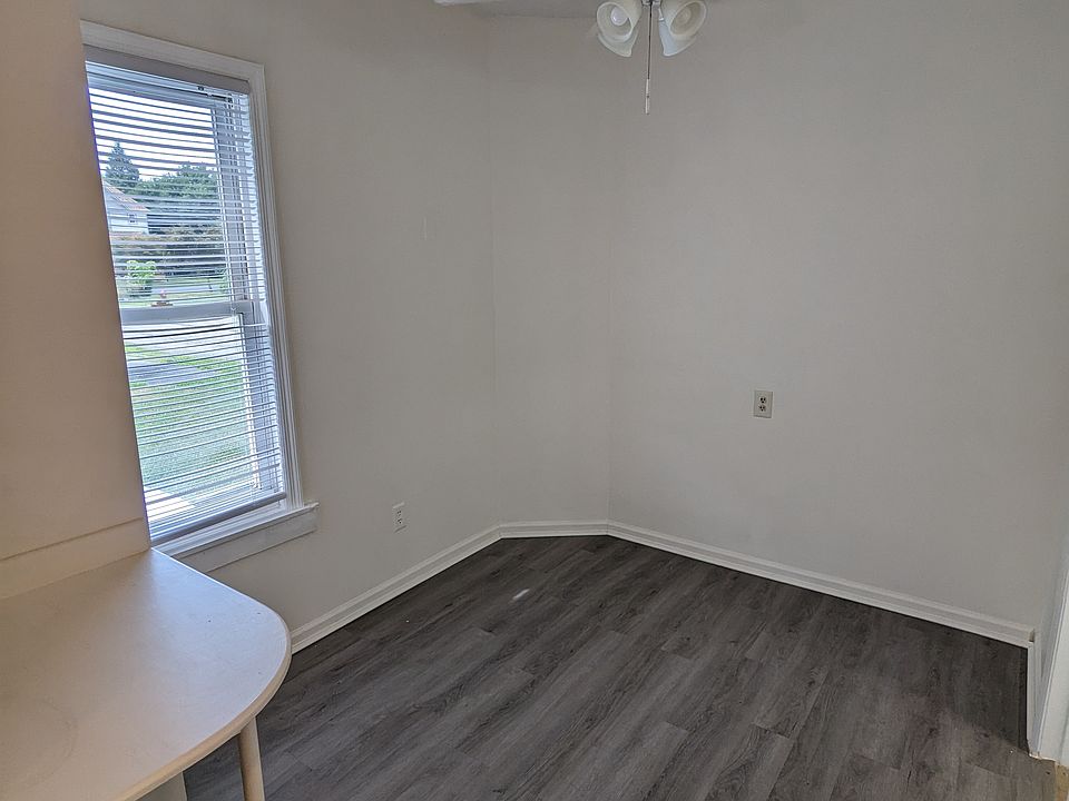 Kitchen 2 (nook)