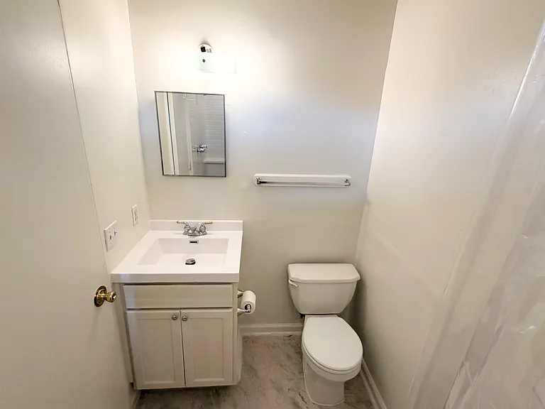 21 Golden Ct — Photo 6