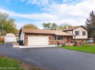 414 N Hill Rd, McHenry, IL 60051