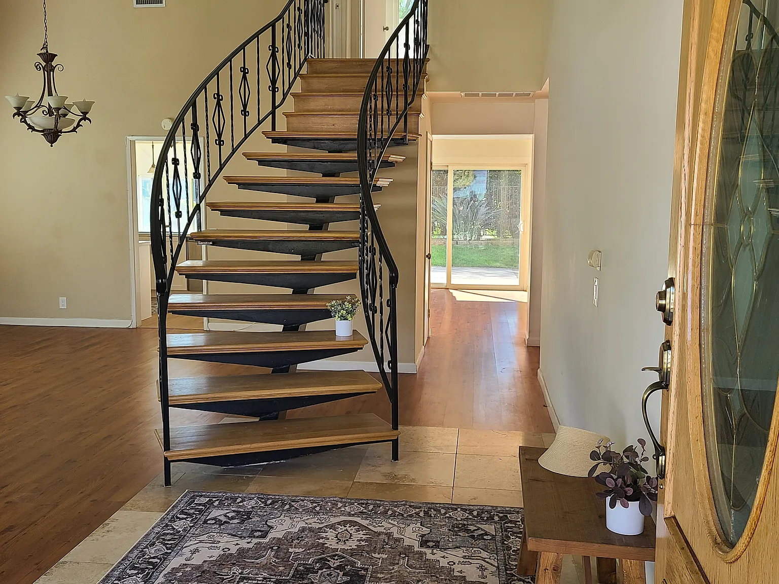 4 bed, 2402 sqft, $5,000 — Photo 2