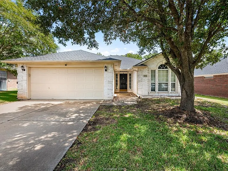 1711 Beaver Pond Ct — Photo 1