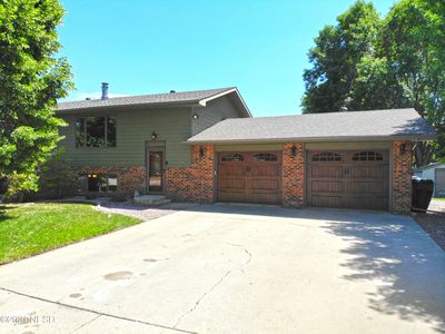 1408 B Ave NE, Watertown, SD, 57201