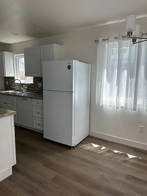 2 bed, 750 sqft, $2,300 — Photo 3
