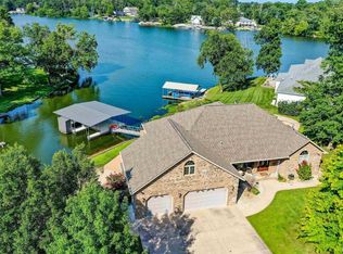 3255 Glacier Ln, Centralia, IL 62801